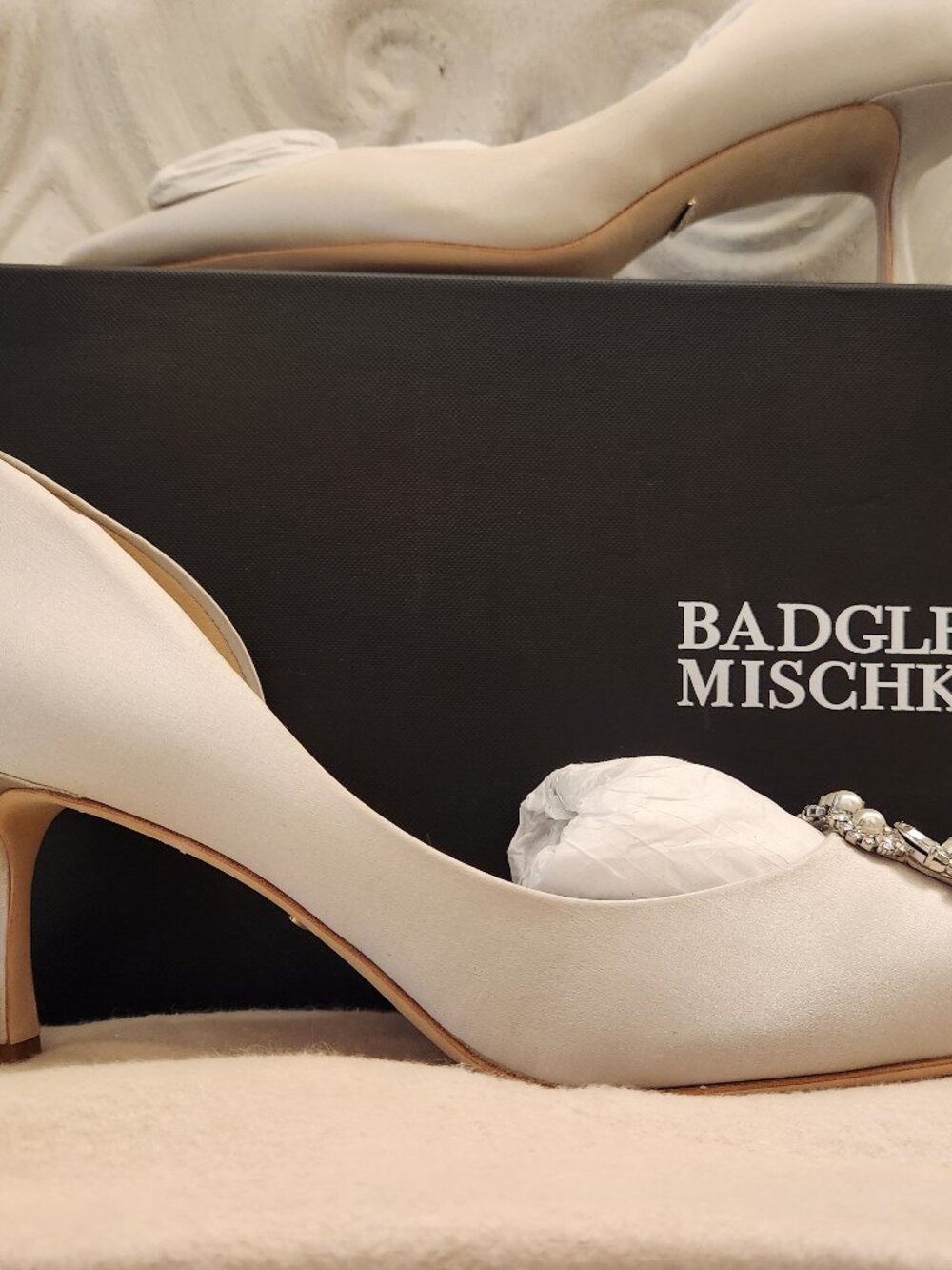 Badgley Mischka "Fabia" Morning Fog Heels. NIB With Dust bag. Size 11